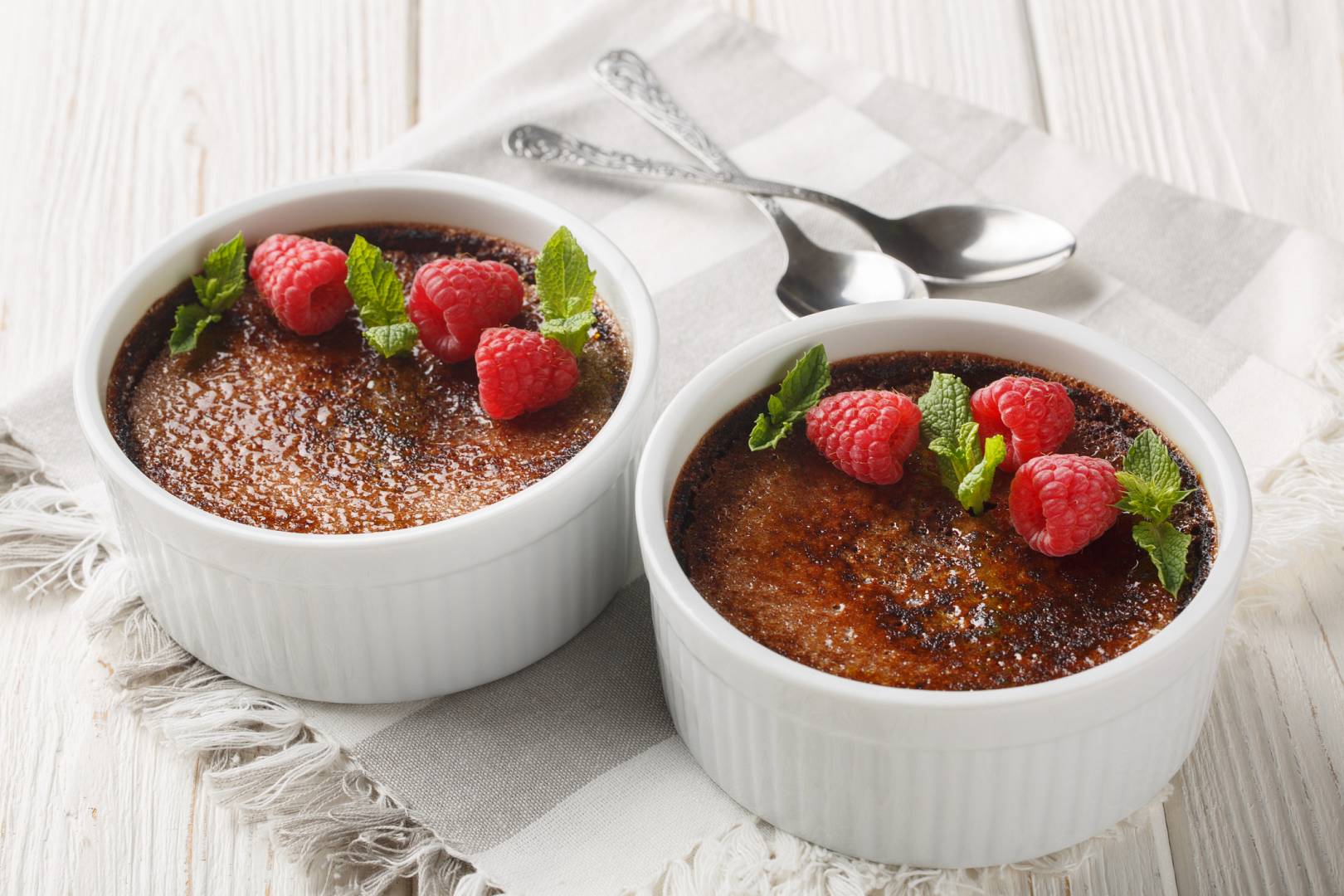 Creme Brulee - desery w restauracji.jpg
